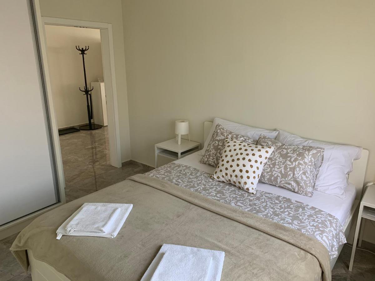 Lux House Olga Apartment รูมา ภายนอก รูปภาพ