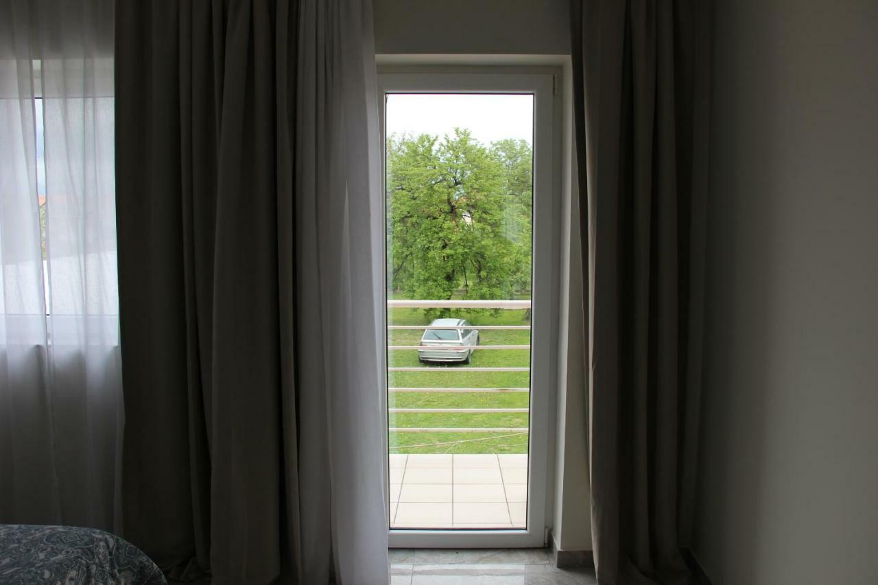 Lux House Olga Apartment รูมา ภายนอก รูปภาพ