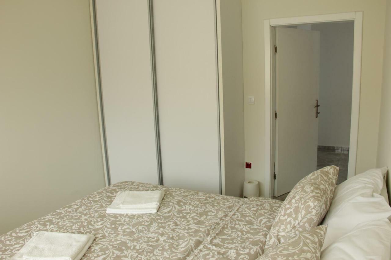 Lux House Olga Apartment รูมา ภายนอก รูปภาพ