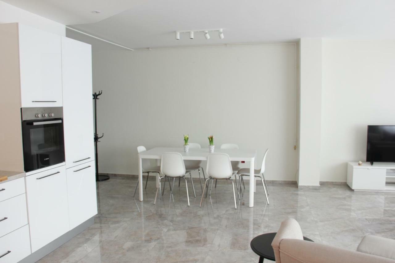 Lux House Olga Apartment รูมา ภายนอก รูปภาพ